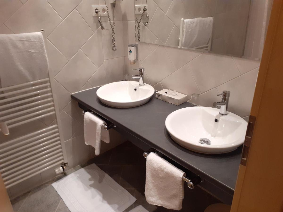 Land-Gut-Hotel Zum Alten Forsthaus - Aufladestation Fuer Elektroautos 후트겐발트 외부 사진