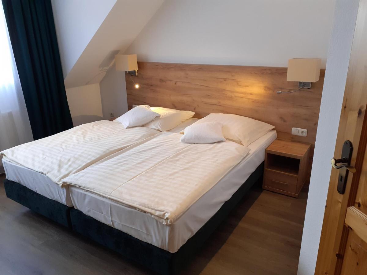 Land-Gut-Hotel Zum Alten Forsthaus - Aufladestation Fuer Elektroautos 후트겐발트 외부 사진