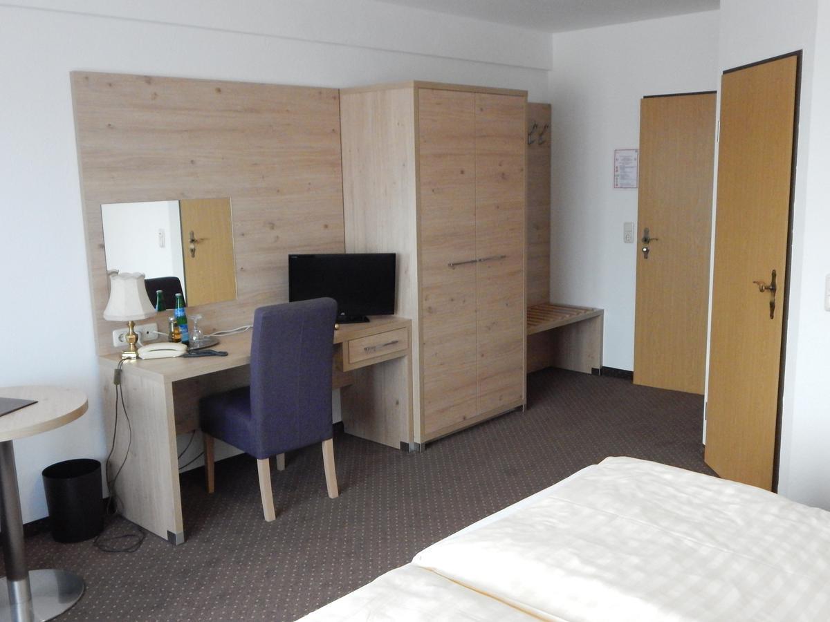 Land-Gut-Hotel Zum Alten Forsthaus - Aufladestation Fuer Elektroautos 후트겐발트 외부 사진