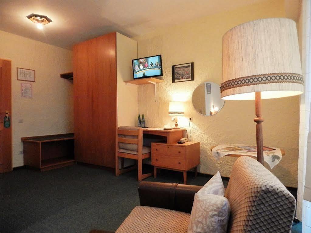 Land-Gut-Hotel Zum Alten Forsthaus - Aufladestation Fuer Elektroautos 후트겐발트 외부 사진