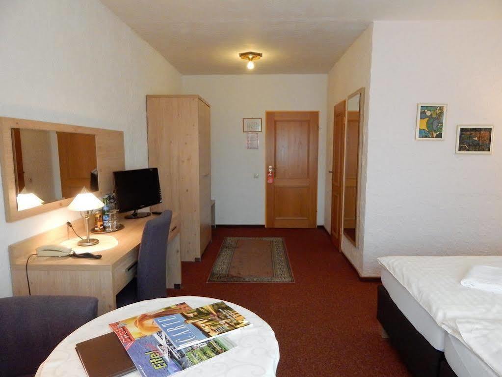 Land-Gut-Hotel Zum Alten Forsthaus - Aufladestation Fuer Elektroautos 후트겐발트 외부 사진