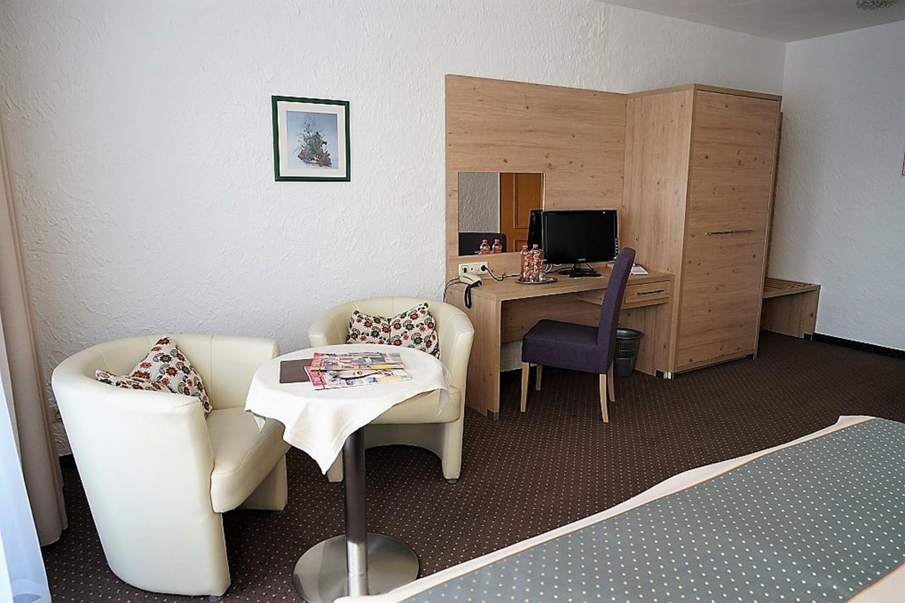Land-Gut-Hotel Zum Alten Forsthaus - Aufladestation Fuer Elektroautos 후트겐발트 외부 사진
