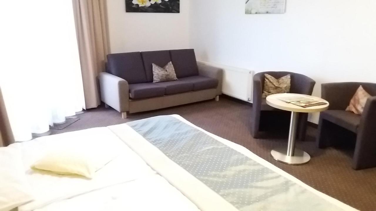 Land-Gut-Hotel Zum Alten Forsthaus - Aufladestation Fuer Elektroautos 후트겐발트 외부 사진
