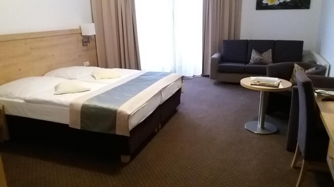 Land-Gut-Hotel Zum Alten Forsthaus - Aufladestation Fuer Elektroautos 후트겐발트 외부 사진